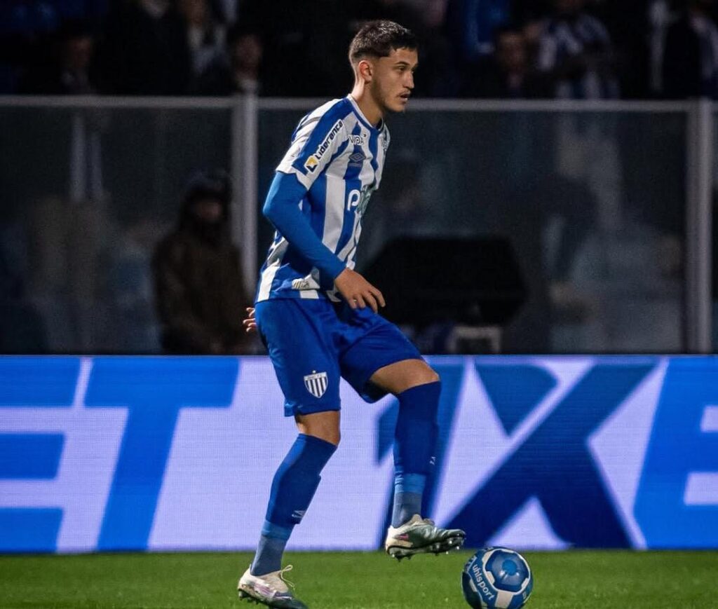 Botafogo mira zagueiro revelado na base do Avaí após venda para a Europa