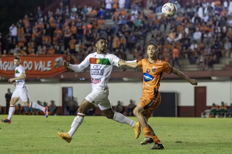 Brusque e Santa Catarina fazem duelo de líderes no Catarinense