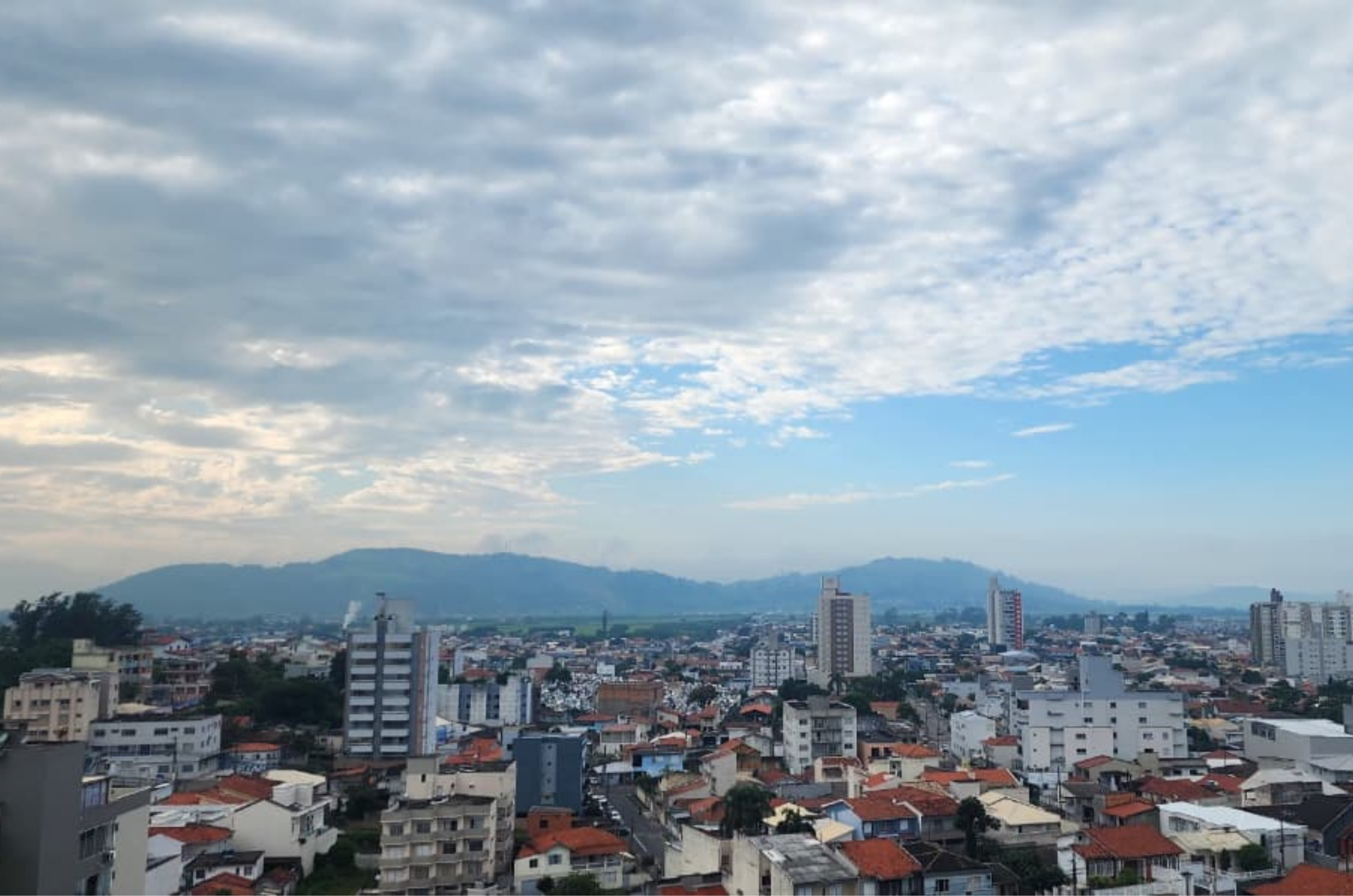 Calor de verão marca terça-feira com risco de temporais em Santa Catarina