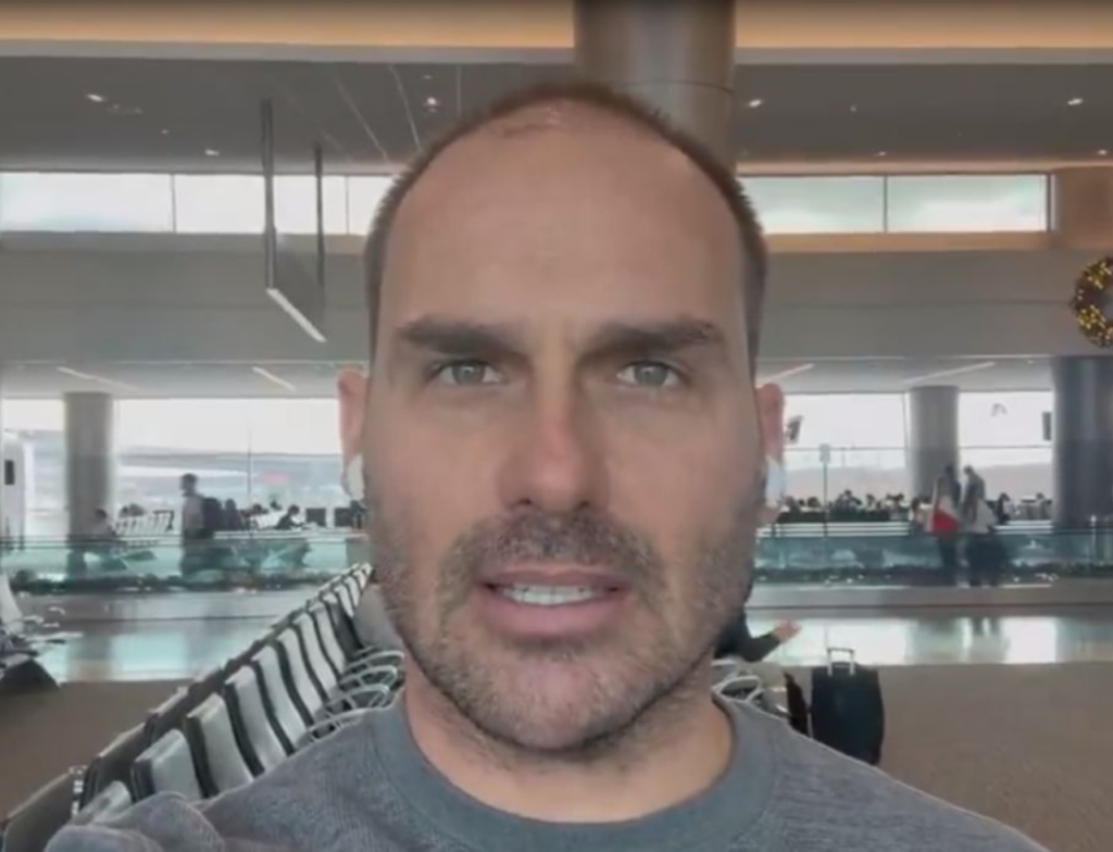 Eduardo Bolsonaro diz não poder voltar ao Brasil após ordem da PF. Foto: Divulgação/Redes Sociais