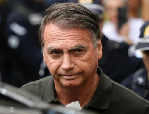 Michelle diz que Bolsonaro caiu e bateu a cabeça em cela da PF