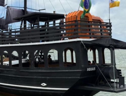 Laguna ganha nova opção de lazer com estreia da Escuna Águas Cantantes