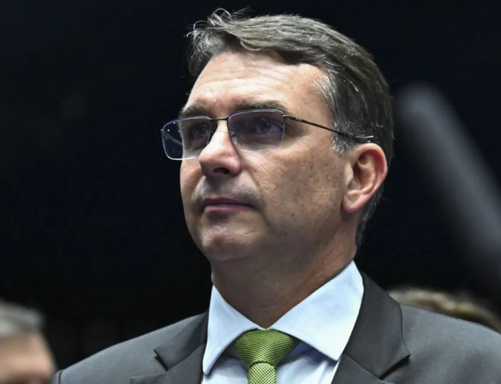 Flávio Bolsonaro aposta em documentário para ganhar projeção eleitoral