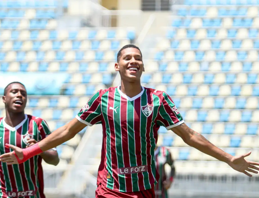 Copinha define classificados e abre mata-mata com 16 jogos nesta segunda