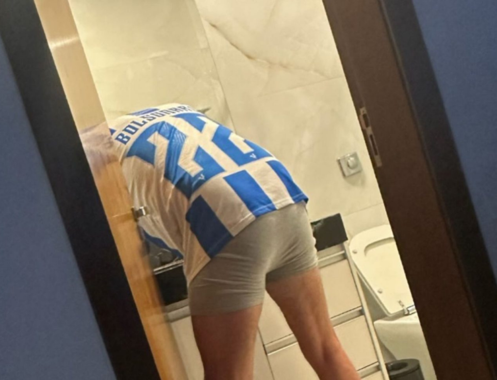 Carlos Bolsonaro divulga foto de Jair Bolsonaro e relata agravamento de saúde