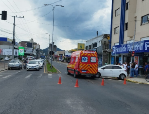Ambulância dos bombeiros se envolve em acidente em Braço do Norte