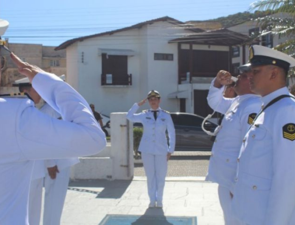 Primeira mulher assume comando da Capitania dos Portos de Laguna