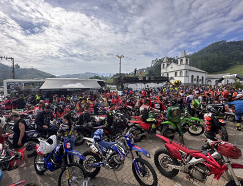 Encontro de trilheiros reúne mais de 800 pilotos em Armazém