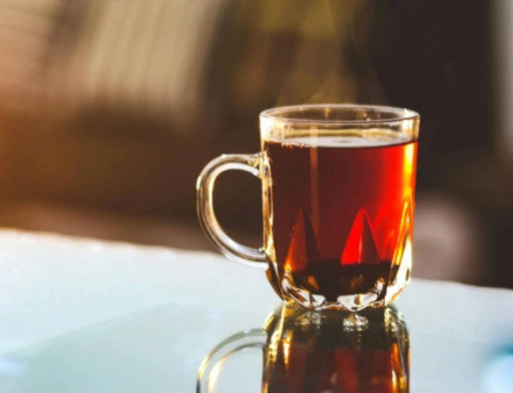 Chá verde ganha destaque em bebidas detox ligadas ao bem-estar