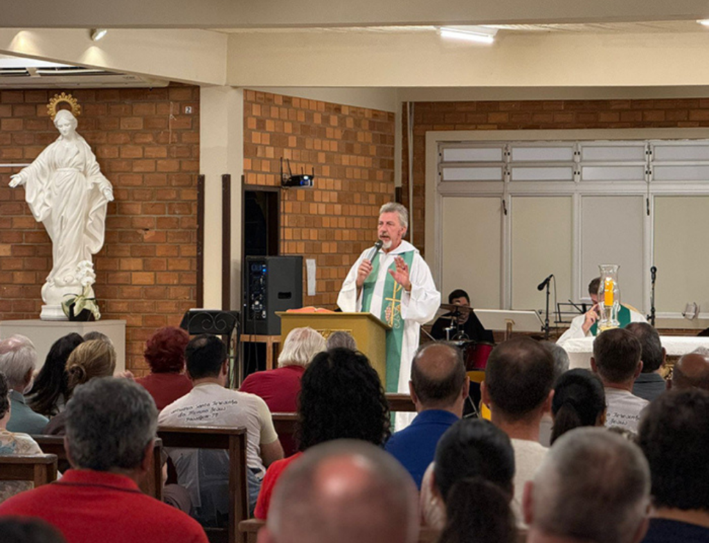 Paróquia Santa Teresinha se despede de Padre Aluísio após três anos de missão