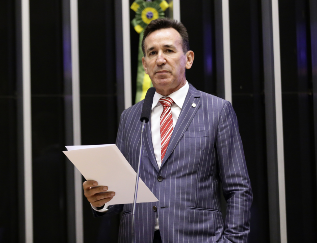 Deputado Jorge Goetten aciona TCU para investigar rombo do Banco Master e uso de títulos do BESC