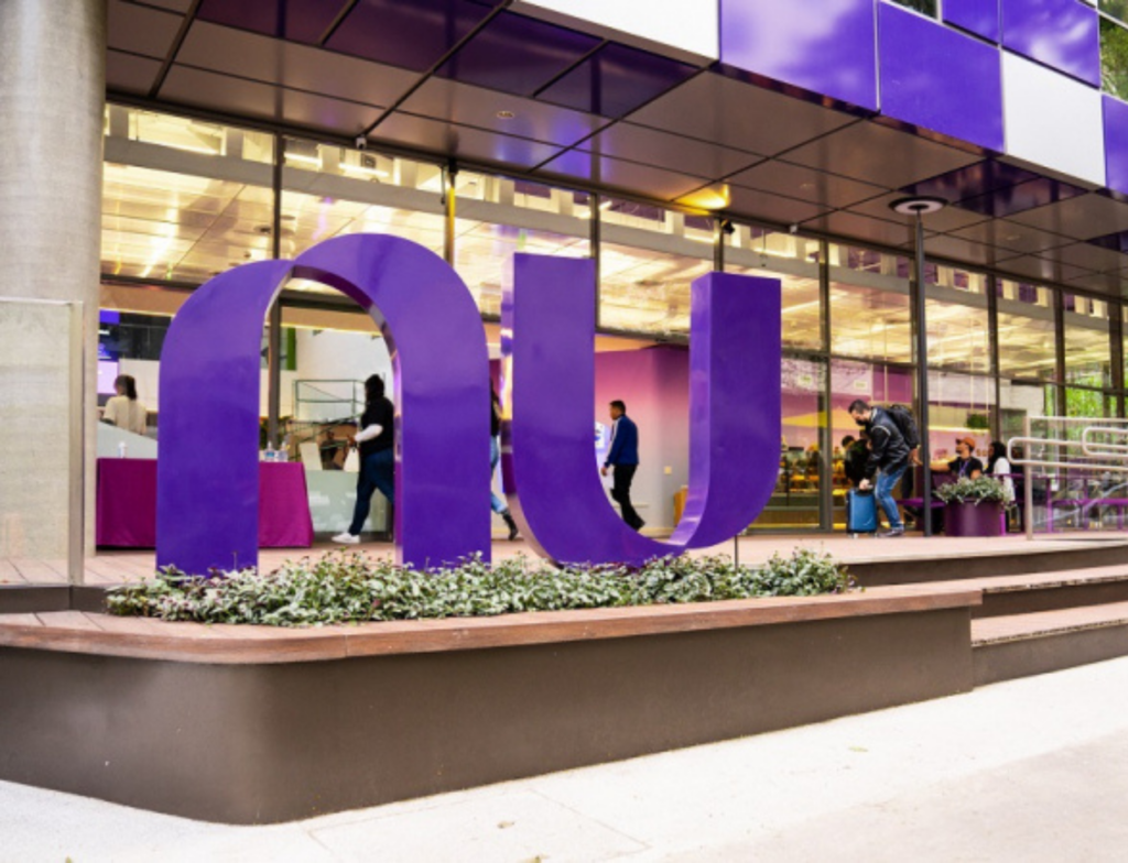 Nubank desmente boatos de falência e garante operação normal no Brasil