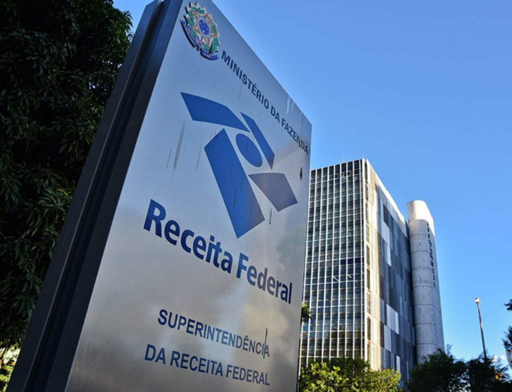 Receita Federal desmente fake news sobre IR e piso salarial de professores