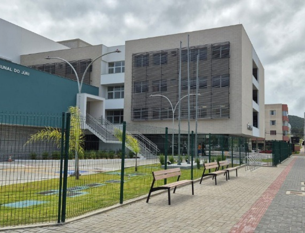 Homem é condenado a mais de 30 anos por morte de adolescente em Imbituba