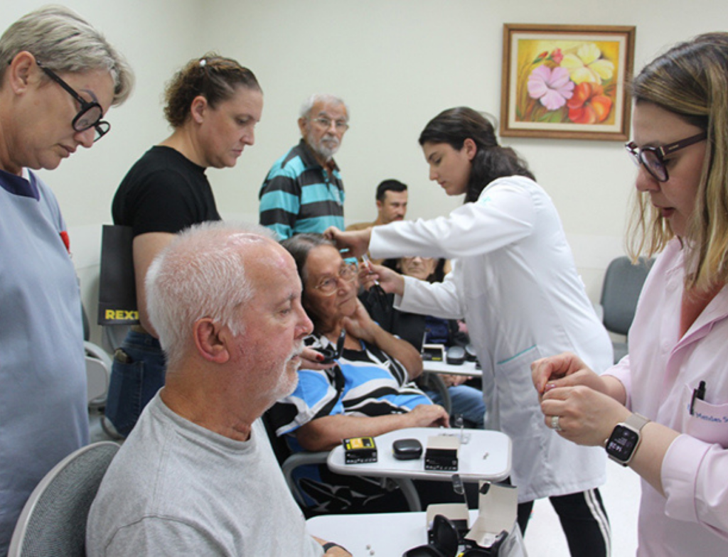 Hospital de Tubarão inicia entrega de aparelhos auditivos pelo SUS. Foto: Divulgação
