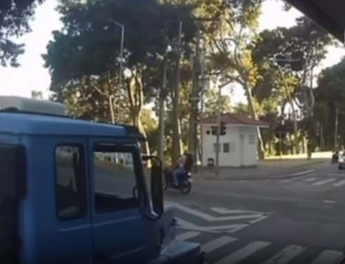 Acidente com fio solto deixa duas pessoas feridas no centro de Tubarão