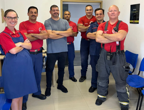 Vítima agradece bombeiro após resgate em igreja de Tubarão