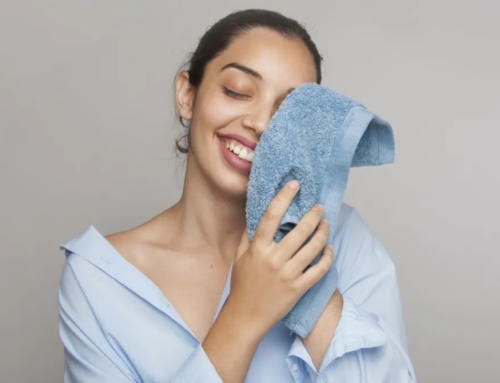 Erros comuns ao lavar o rosto podem comprometer a saúde da pele