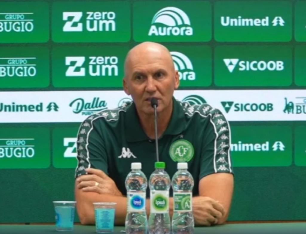 Dal Pozzo rebate rótulo de “rebaixada” e exalta vitória da Chape sobre o Santos