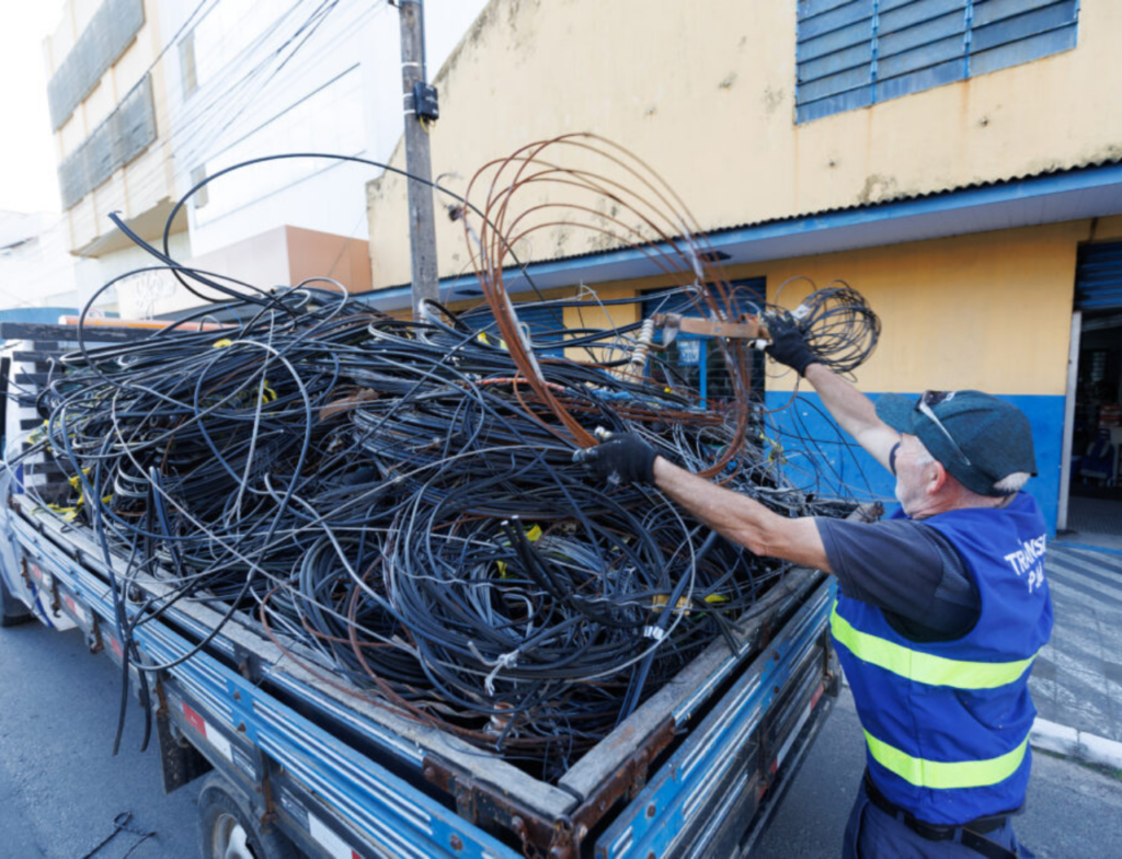 Mutirão de retirada de fios segue em Tubarão com ações em fevereiro