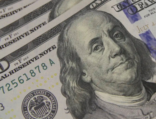 Dólar cai abaixo de R$ 5,20 e bolsa interrompe sequência de recordes