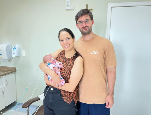 Bebê prematuro extremo de 595 gramas recebe alta da UTI no hospital de Tubarão