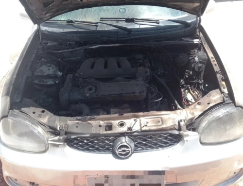 Motor de carro pega fogo em via pública no bairro Vila Nova, em Içara