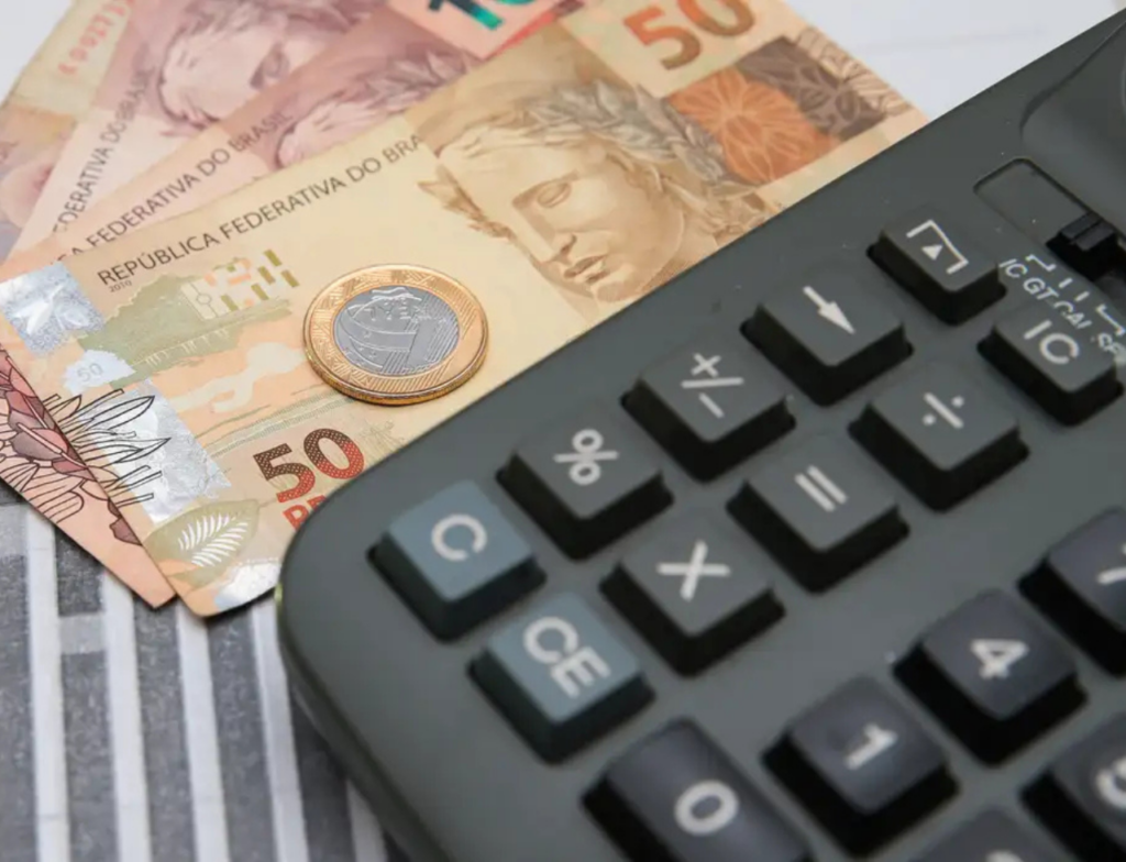 Nova tabela do IR 2026 isenta salários de até R$ 5 mil; confira as aliquotas