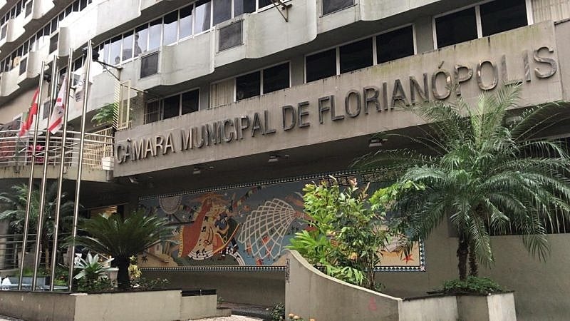 Decisão judicial suspende gratificação a advogados do Legislativo de Florianópolis