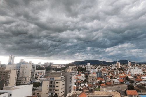 Defesa Civil alerta para temporais com chuva intensa em Santa Catarina nesta quinta-feira