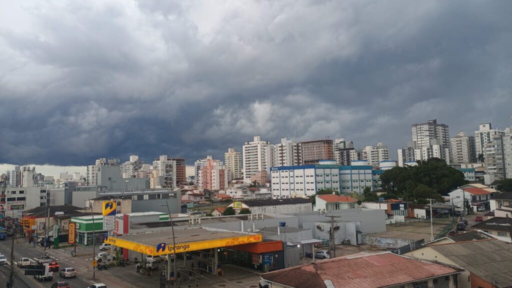 Defesa Civil emite alerta de temporal para a Grande Florianópolis