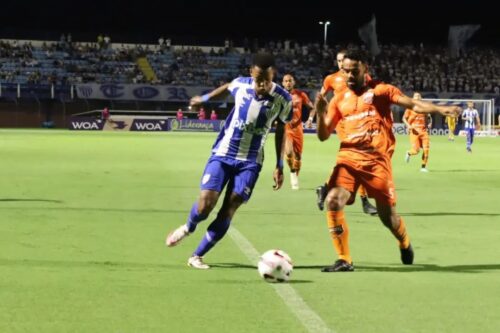 FCF define arbitragem para Camboriú x Avaí pelas quartas do Catarinense