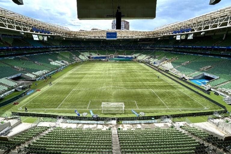 Flamengo provoca debate sobre gramado sintético nas redes sociais