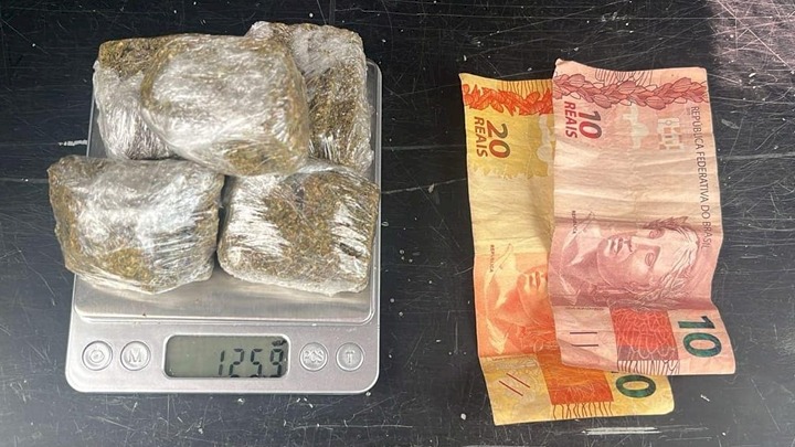 Homem é preso em São José com mandado por tráfico de drogas