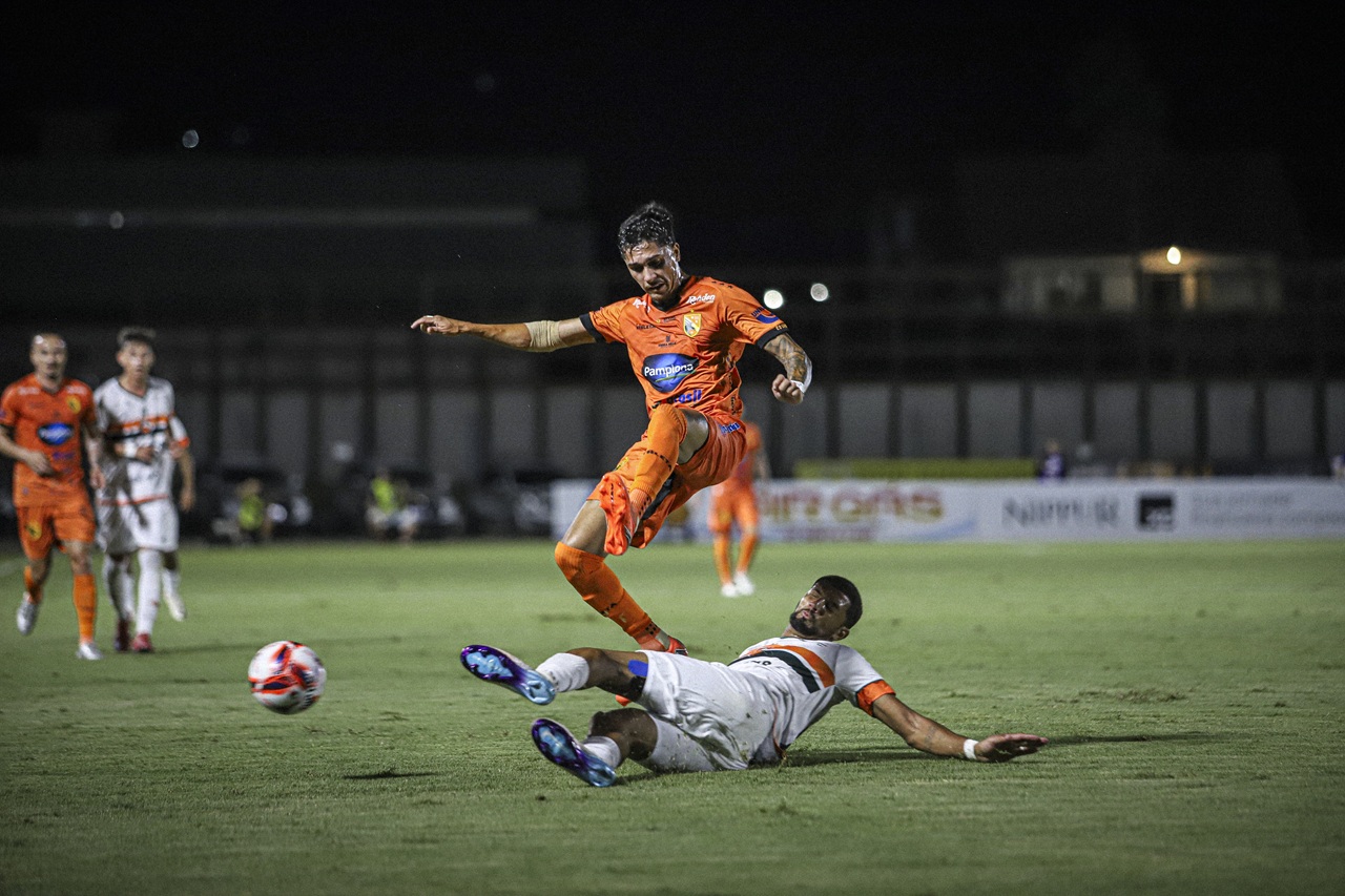 Santa Catarina e Camboriú ficam no empate em partida com quatro gols pelo Catarinense 2026