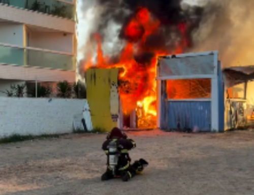 Incêndio destrói quiosque na orla do Morro das Pedras, em Florianópolis