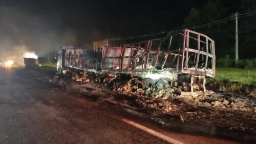 Incêndio em caminhão bloqueia BR-101 em Tijucas por horas