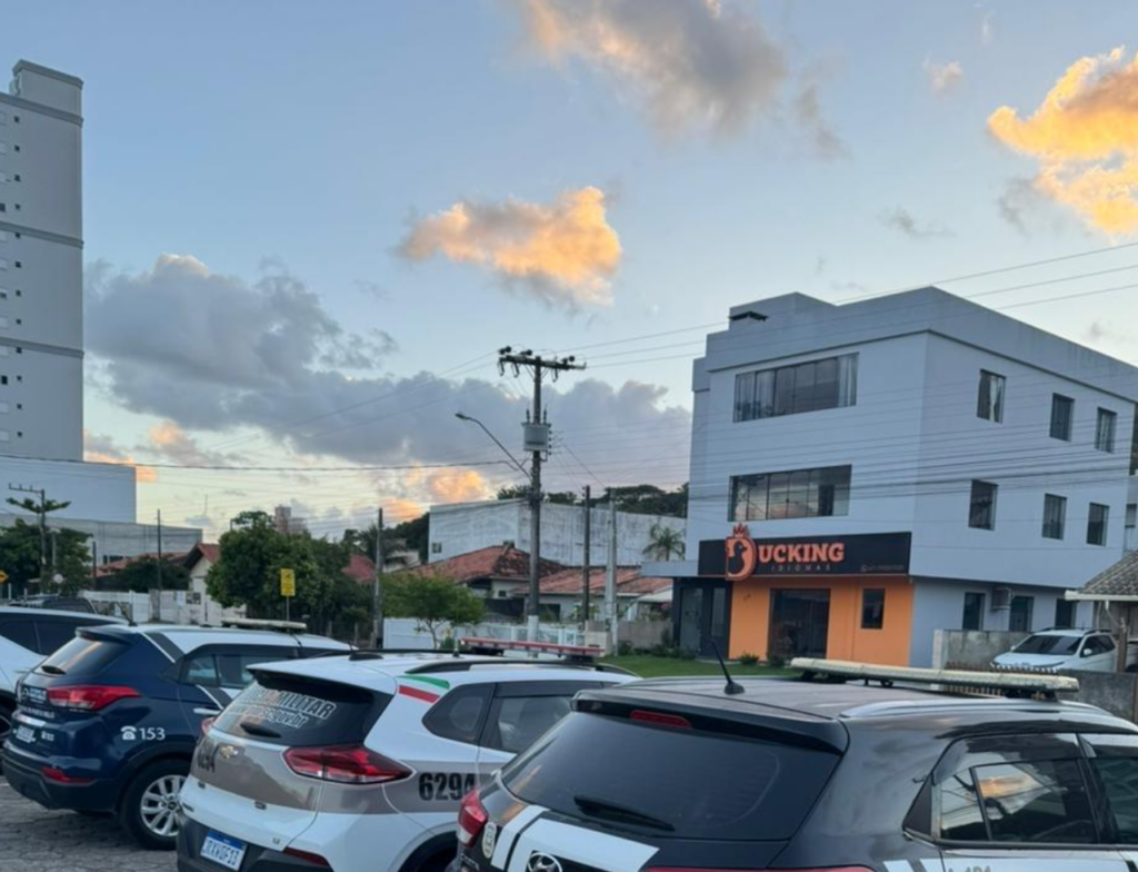 Investigação contra o tráfico cumpre mandados e prende suspeito em Porto Belo