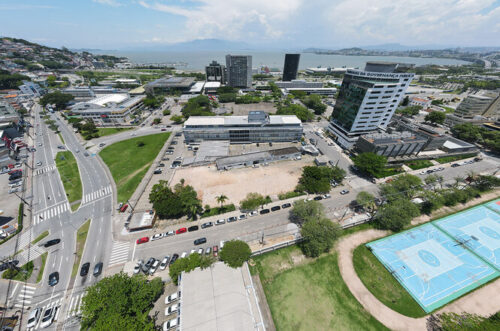 Justiça demole antigo prédio da DPU e revitaliza área no Centro de Florianópolis