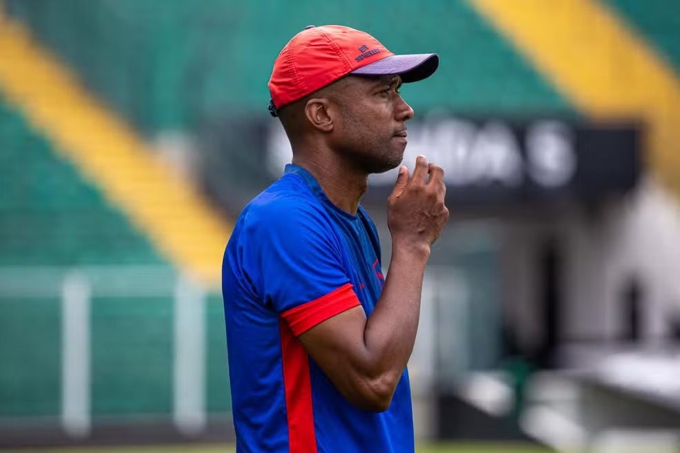 Marcílio Dias demite técnico Rogélio Silva após nova derrota no Catarinense