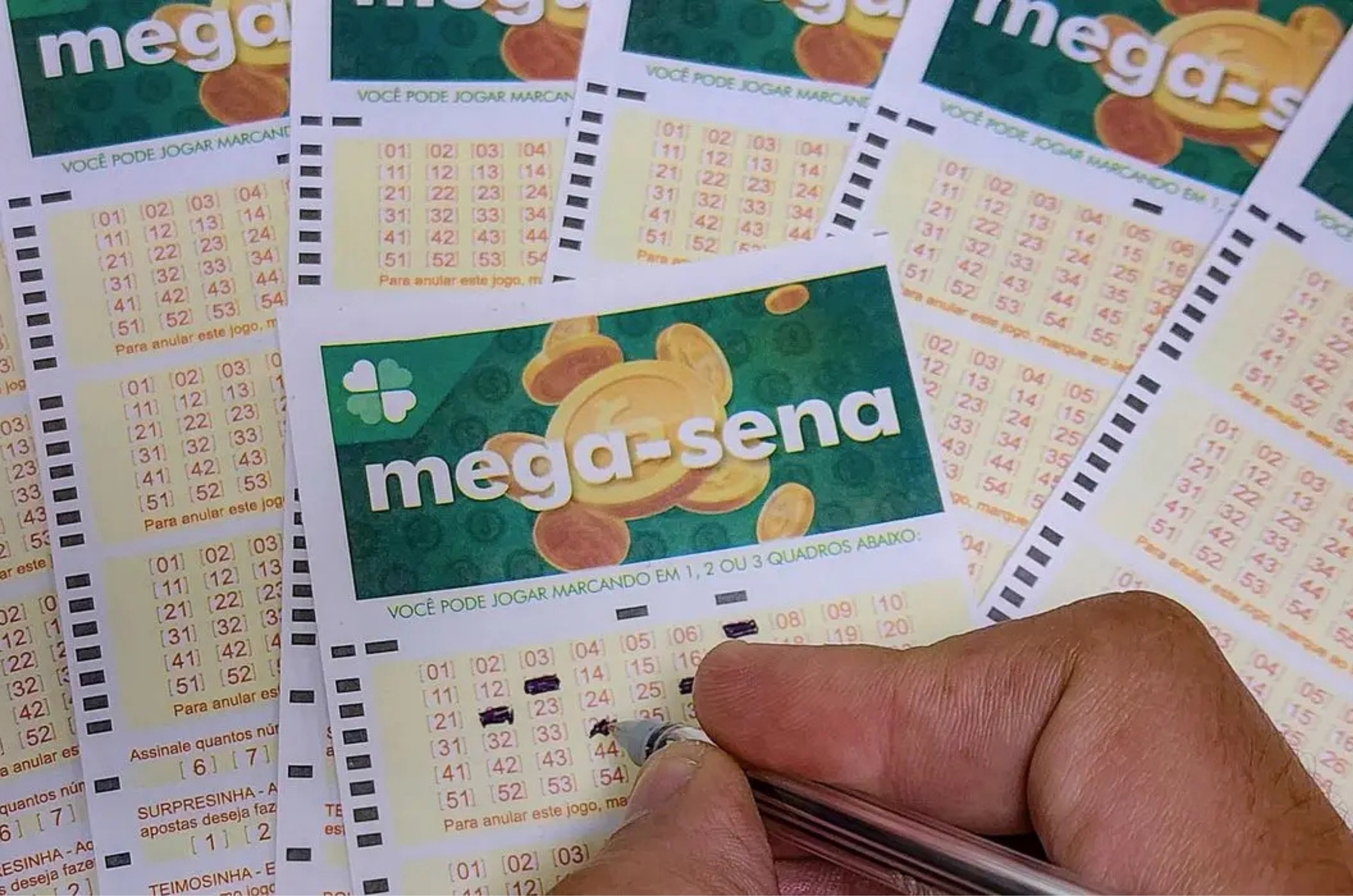 Mega-Sena acumula e prêmio pode chegar a R$ 102 milhões hoje