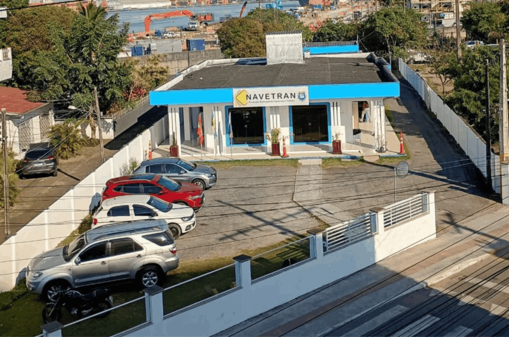 Motoristas de aplicativo reclamam de atraso em credenciais em Navegantes