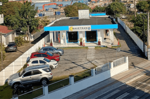 Motoristas de aplicativo reclamam de atraso em credenciais em Navegantes