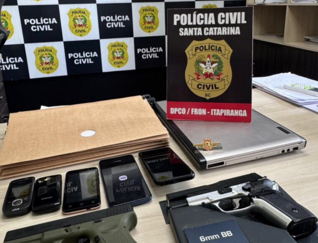 Mulher é investigada por fingir ser juíza federal para aplicar golpes em Santa Catarina