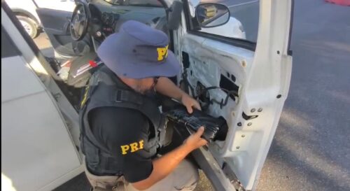 PRF apreende medicamentos controlados e cigarros eletrônicos na BR-101 em Barra Velha