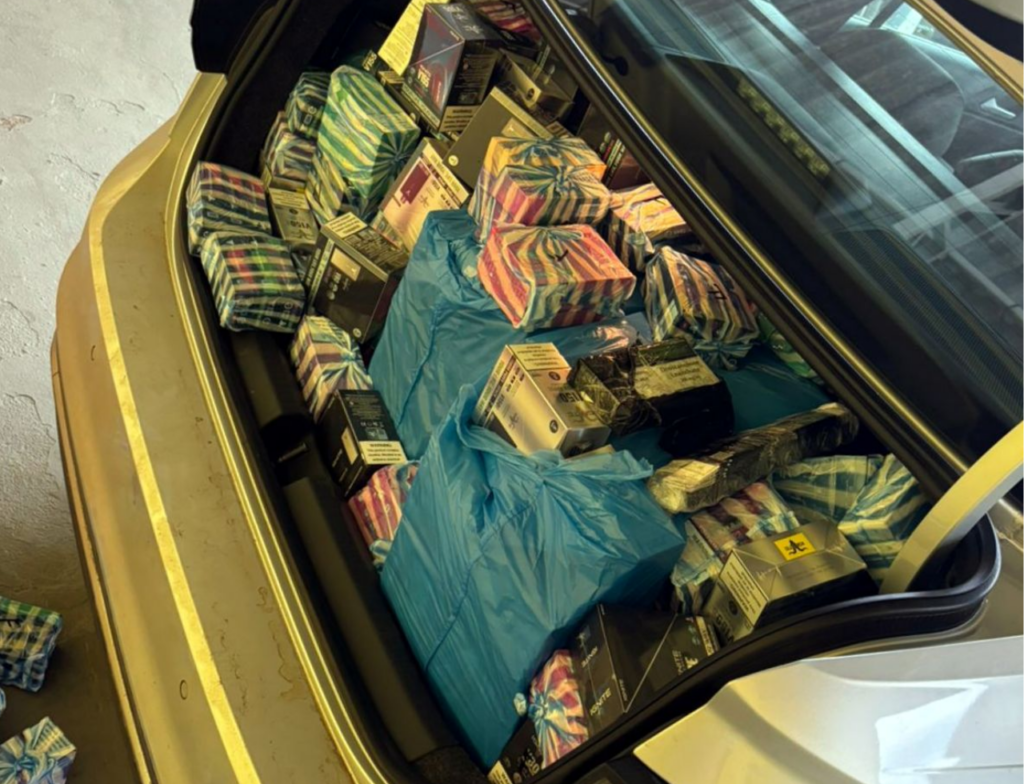 PRF apreende medicamentos ilegais e cigarros eletrônicos na BR-101, em Joinville