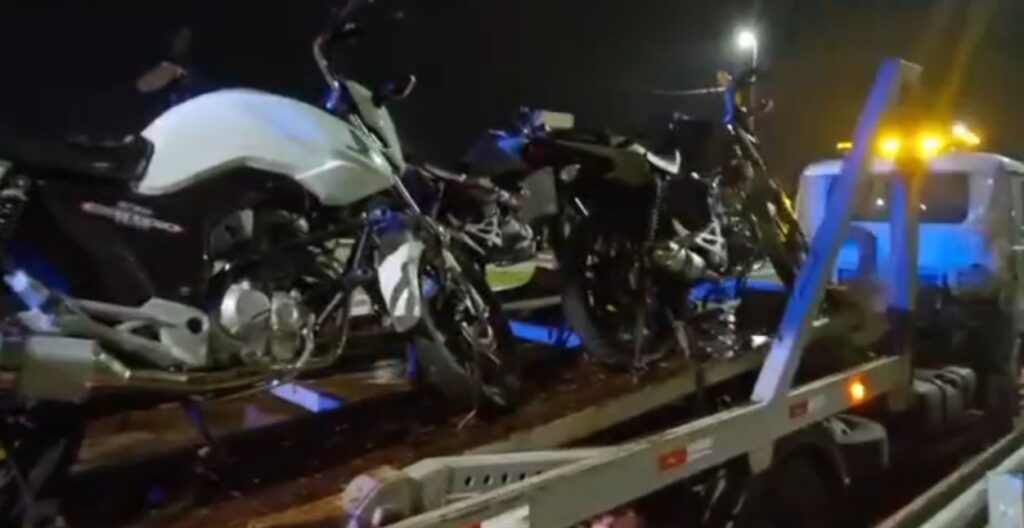 PRF flagra racha e manobras perigosas com motos na BR-101 em São José
