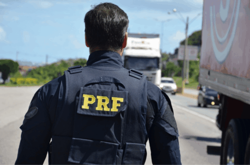PRF realiza operação para flagrar falhas nos freios de veículos pesados
