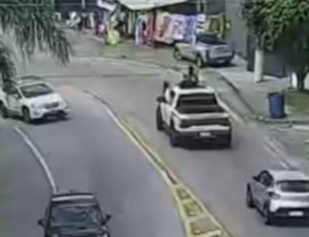 Picape com nove argentinos é abordada em Florianópolis por excesso de passageiros