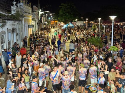 Pré-Carnaval de Laguna começa com cultura e anuncia desfile após 13 anos